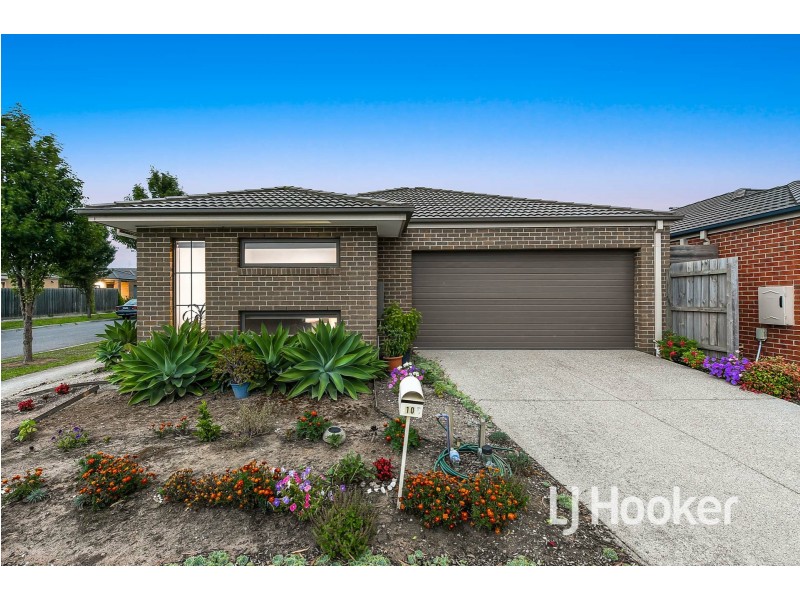 10 Ferrari Drive, Cranbourne East VIC 3977