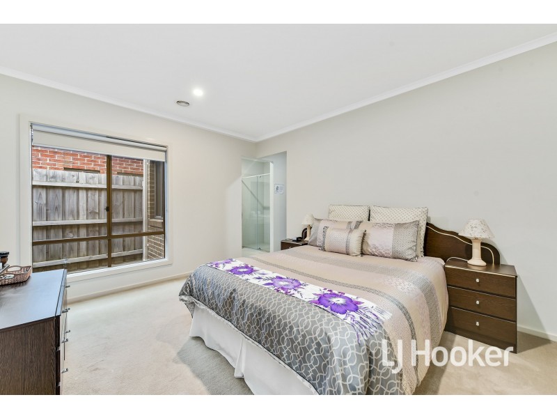10 Ferrari Drive, Cranbourne East VIC 3977