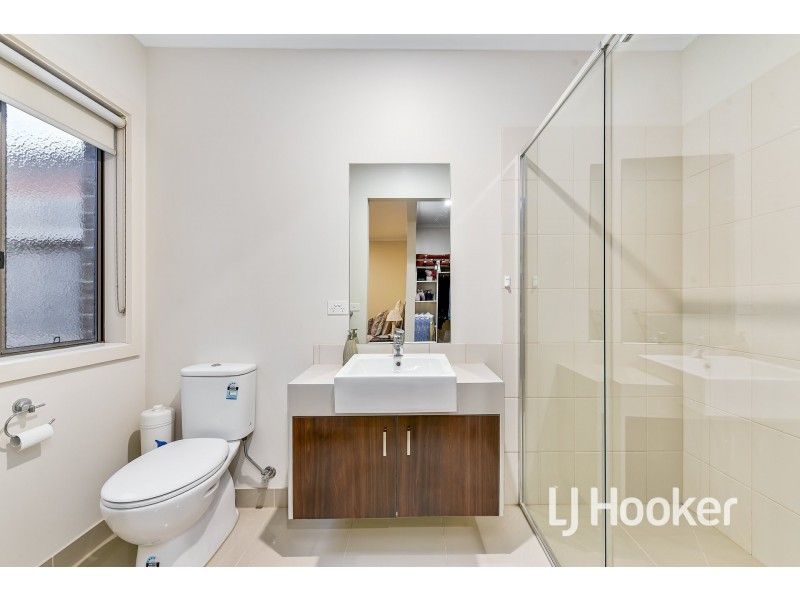 10 Ferrari Drive, Cranbourne East VIC 3977