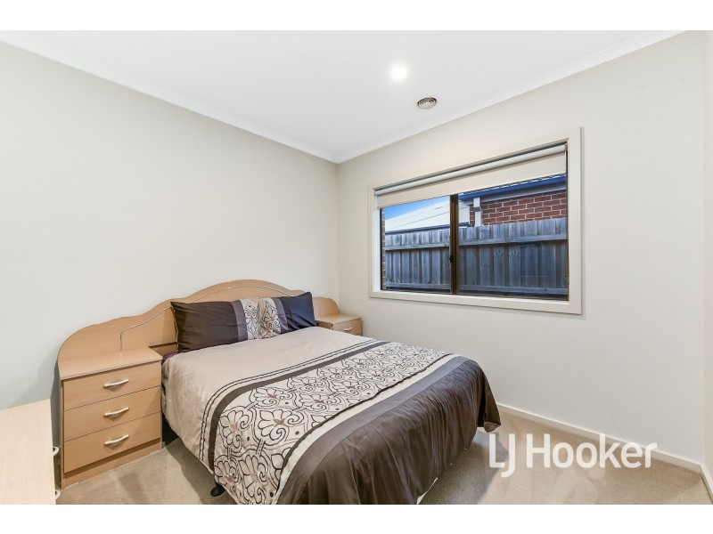 10 Ferrari Drive, Cranbourne East VIC 3977