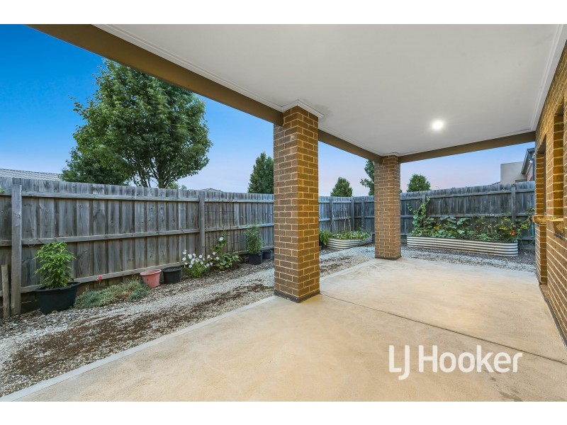 10 Ferrari Drive, Cranbourne East VIC 3977