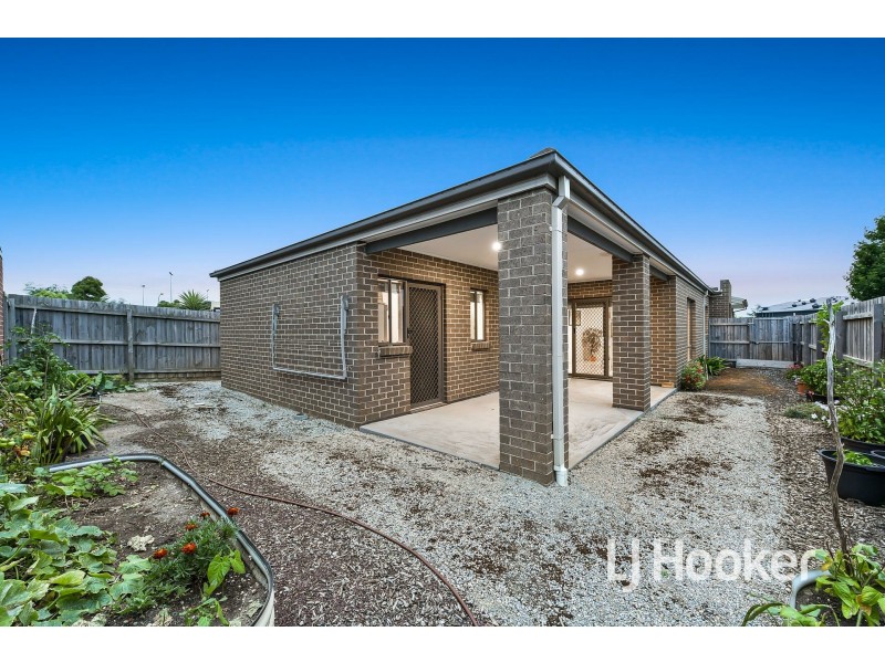 10 Ferrari Drive, Cranbourne East VIC 3977