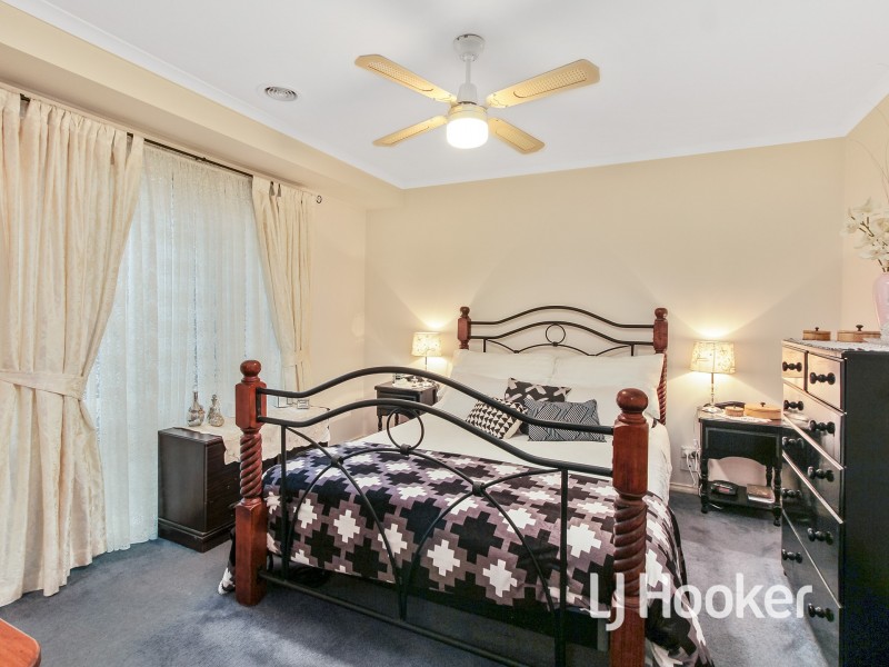 2 Bundoran Avenue, Cranbourne VIC 3977
