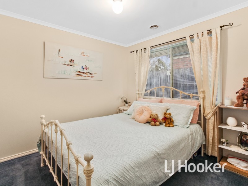 2 Bundoran Avenue, Cranbourne VIC 3977