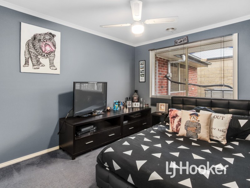 2 Bundoran Avenue, Cranbourne VIC 3977