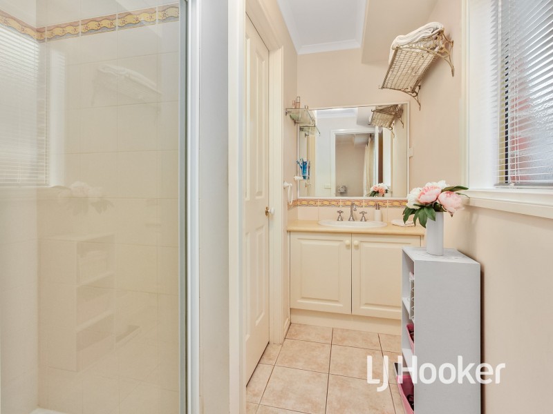 2 Bundoran Avenue, Cranbourne VIC 3977