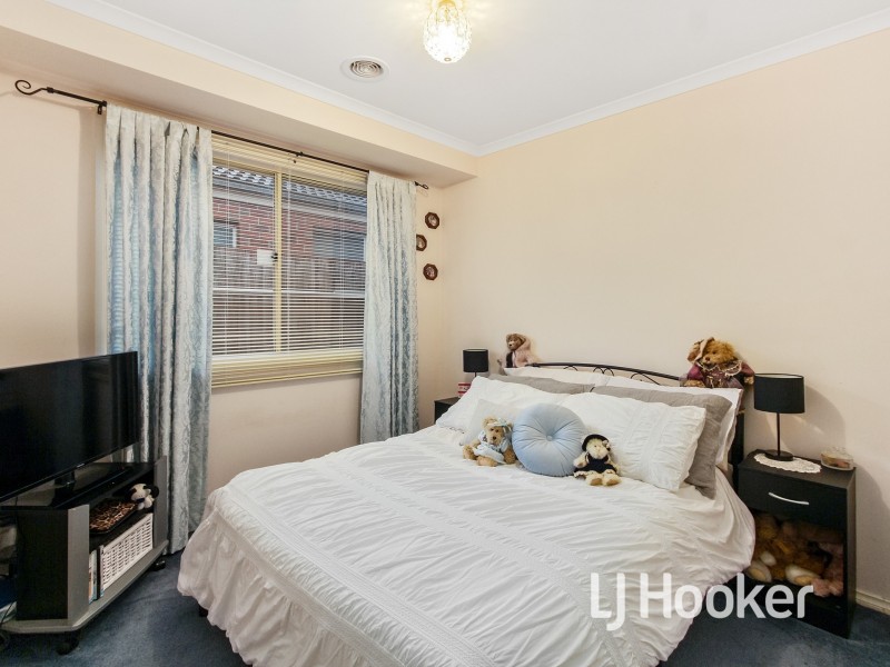 2 Bundoran Avenue, Cranbourne VIC 3977