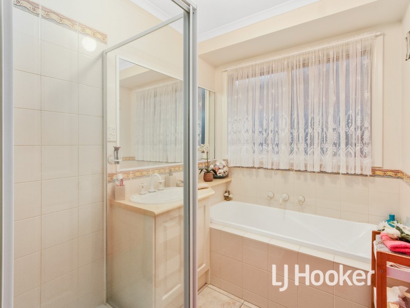 2 Bundoran Avenue, Cranbourne VIC 3977