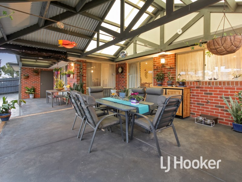 2 Bundoran Avenue, Cranbourne VIC 3977