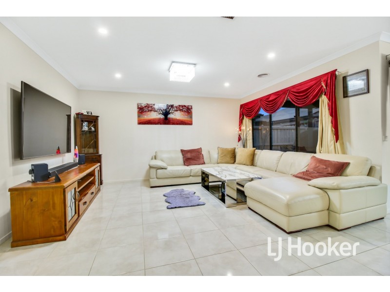 34 Sloane drive, Clyde North VIC 3978