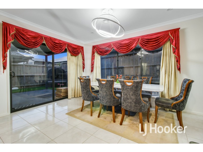 34 Sloane drive, Clyde North VIC 3978