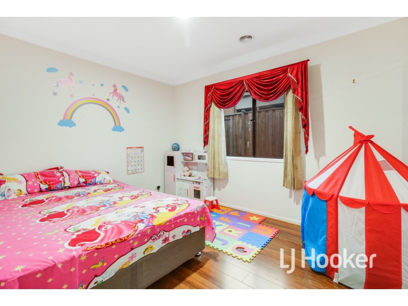 34 Sloane drive, Clyde North VIC 3978