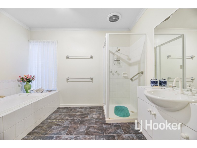 10 Bolwarra Court, Cranbourne West VIC 3977