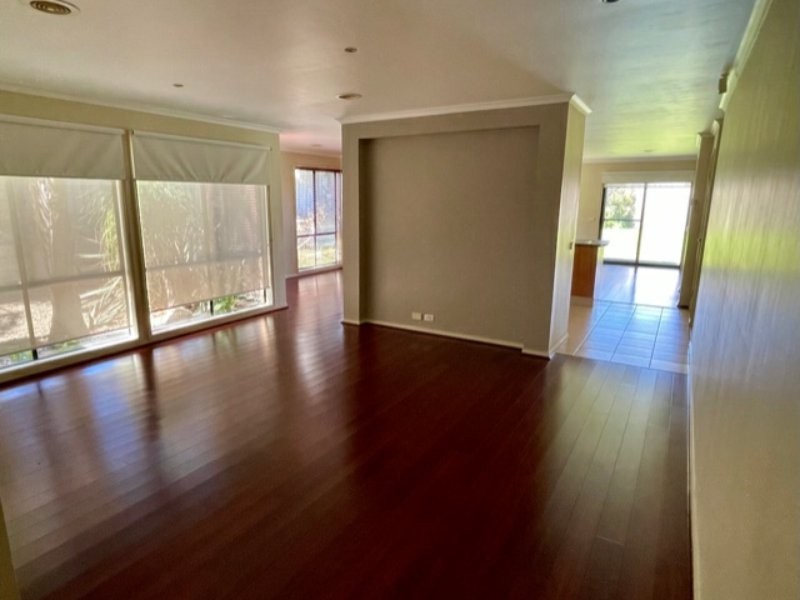 30 Olive Road, Lynbrook VIC 3975