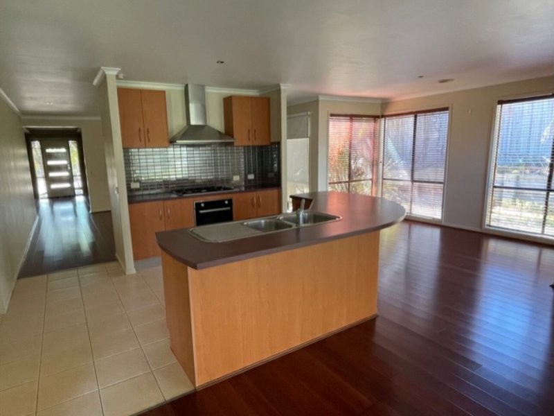 30 Olive Road, Lynbrook VIC 3975