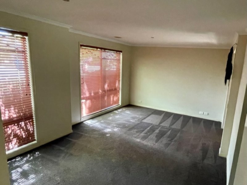 30 Olive Road, Lynbrook VIC 3975