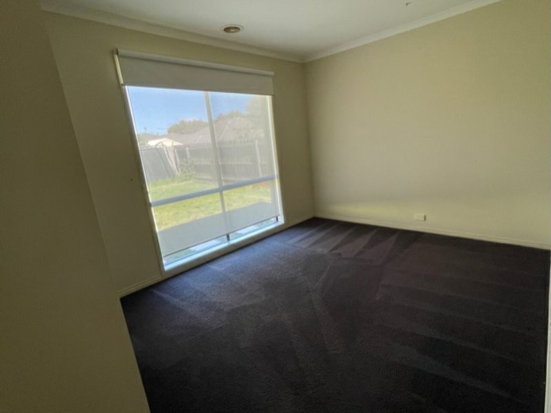 30 Olive Road, Lynbrook VIC 3975