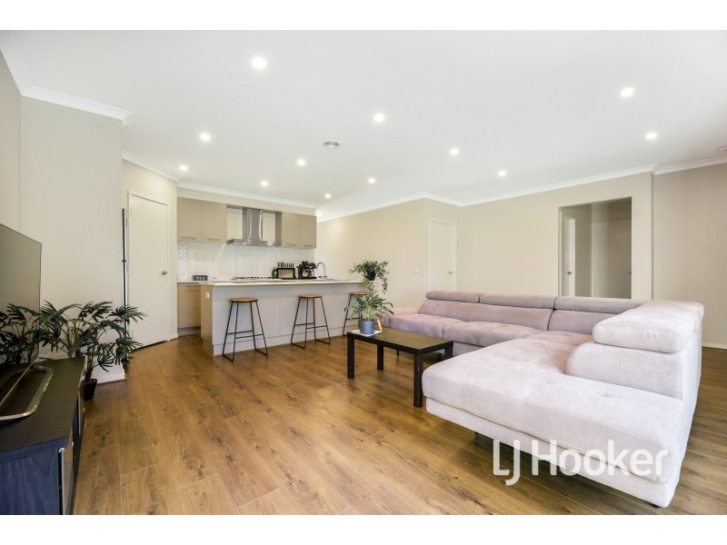 15 Landsdowne Avenue, Clyde North VIC 3978