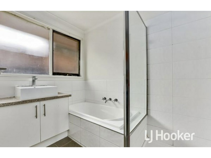 1/43 Wentworth Street, Cranbourne North VIC 3977