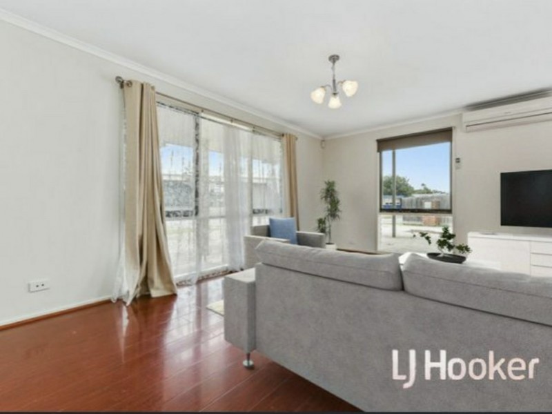 1/43 Wentworth Street, Cranbourne North VIC 3977