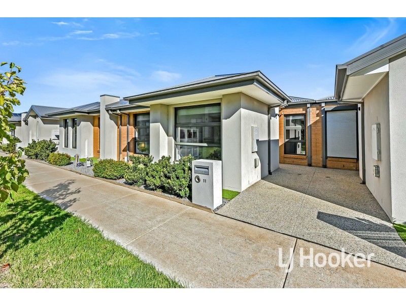 11 Supplejack walk, Cranbourne North VIC 3977