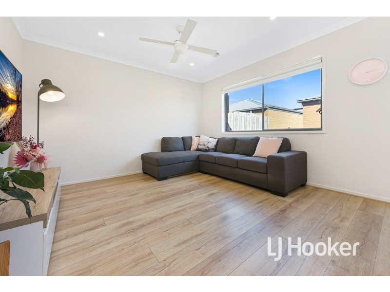 11 Supplejack walk, Cranbourne North VIC 3977