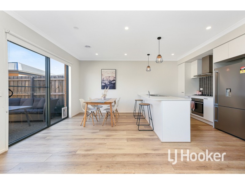 11 Supplejack walk, Cranbourne North VIC 3977