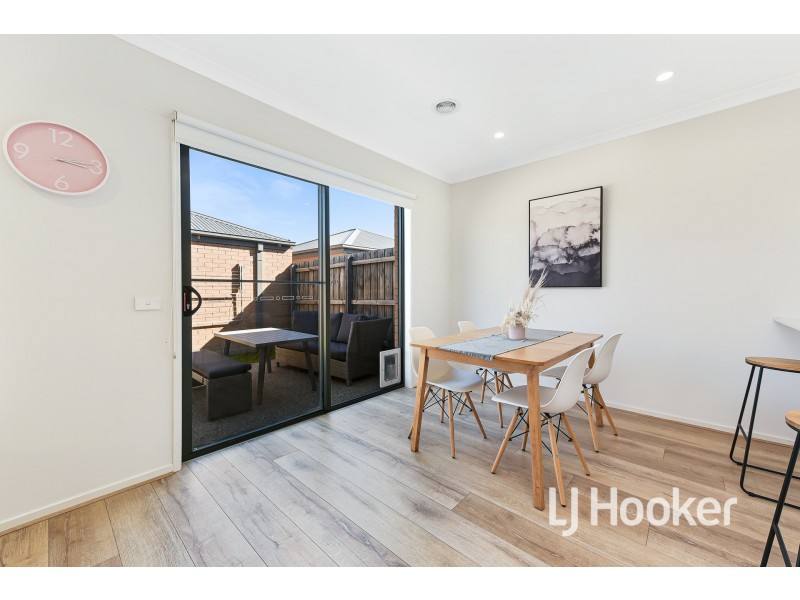 11 Supplejack walk, Cranbourne North VIC 3977