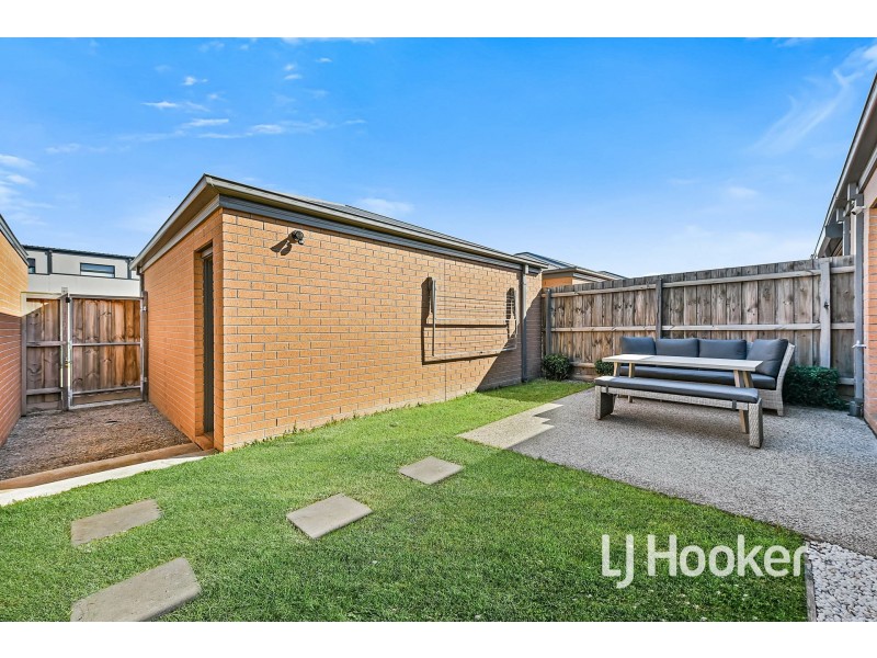 11 Supplejack walk, Cranbourne North VIC 3977