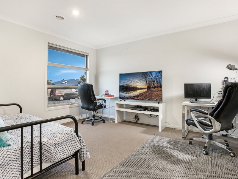 57 Royal Oak Crescent, Cranbourne East VIC 3977