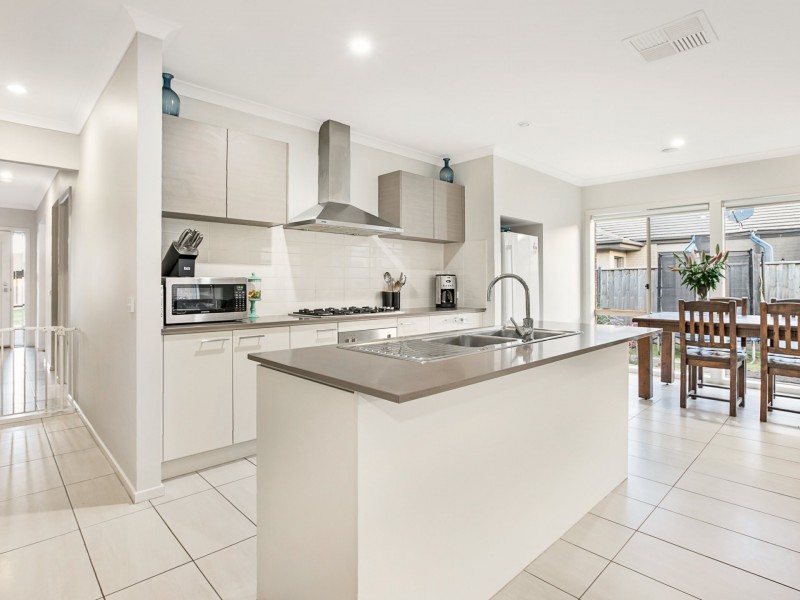 57 Royal Oak Crescent, Cranbourne East VIC 3977