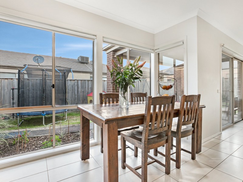 57 Royal Oak Crescent, Cranbourne East VIC 3977
