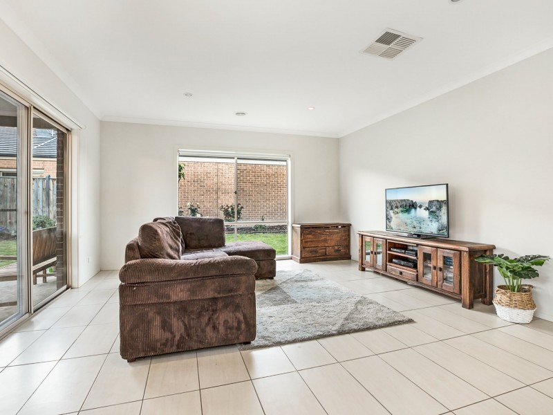 57 Royal Oak Crescent, Cranbourne East VIC 3977