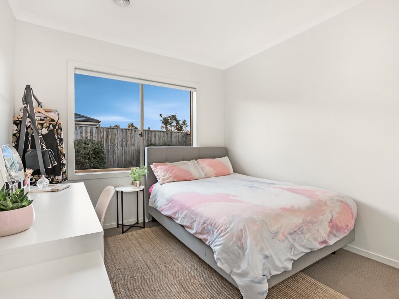 57 Royal Oak Crescent, Cranbourne East VIC 3977