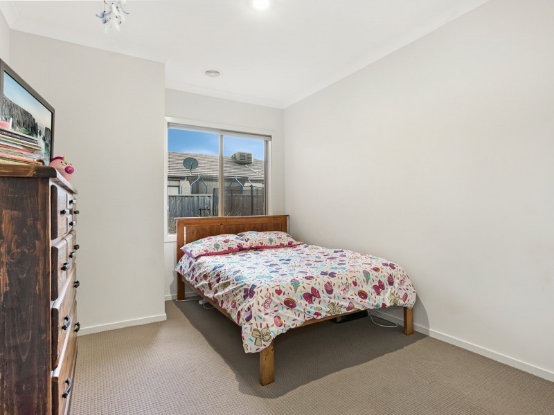 57 Royal Oak Crescent, Cranbourne East VIC 3977