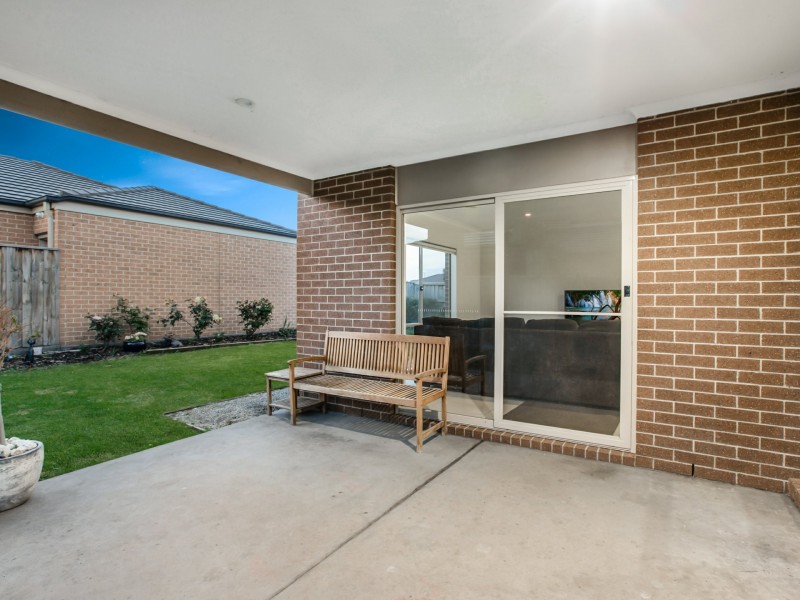 57 Royal Oak Crescent, Cranbourne East VIC 3977