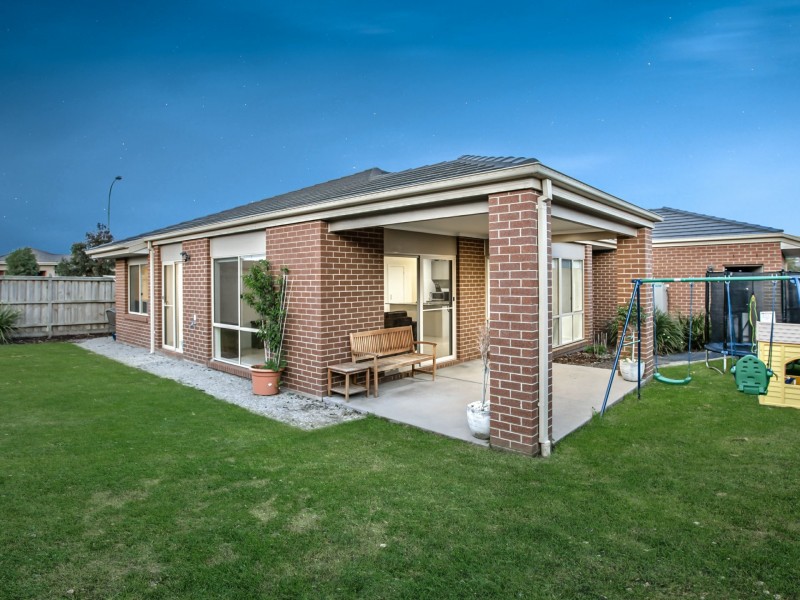 57 Royal Oak Crescent, Cranbourne East VIC 3977