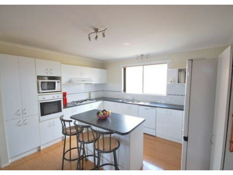 3 Fouz Mews, Cranbourne East VIC 3977