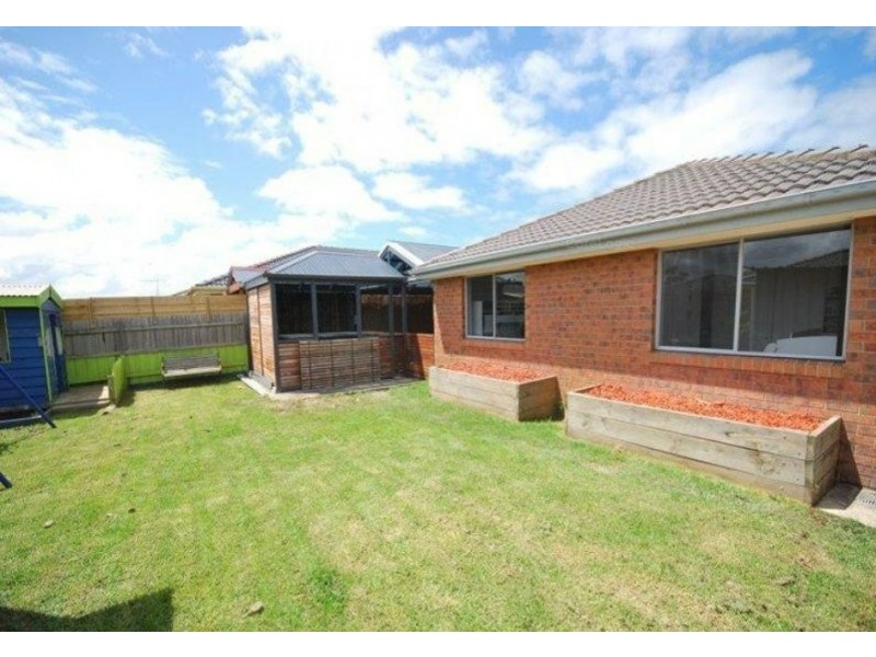 3 Fouz Mews, Cranbourne East VIC 3977