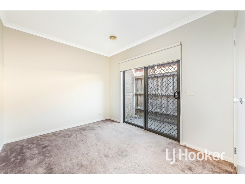 25 Waterbury Street, Cranbourne VIC 3977