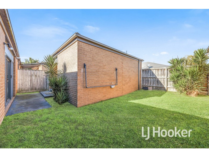 25 Waterbury Street, Cranbourne VIC 3977
