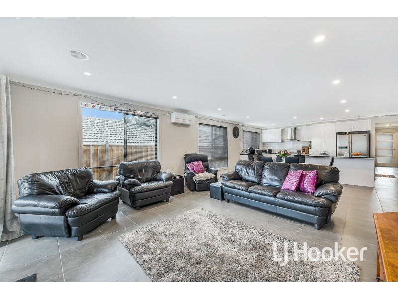 6 Sark Street, Clyde North VIC 3978