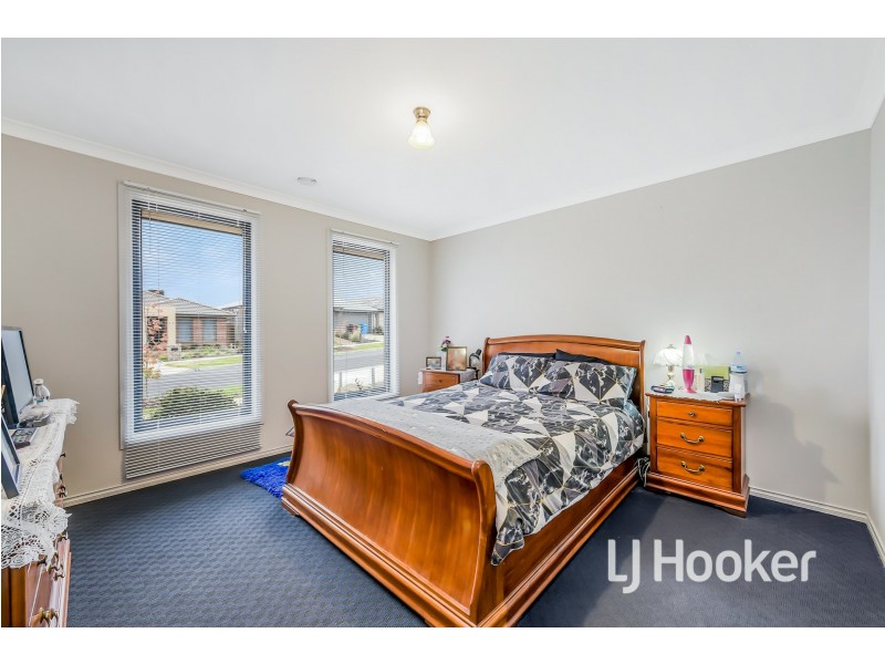 6 Sark Street, Clyde North VIC 3978