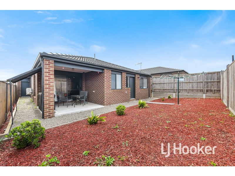 6 Sark Street, Clyde North VIC 3978