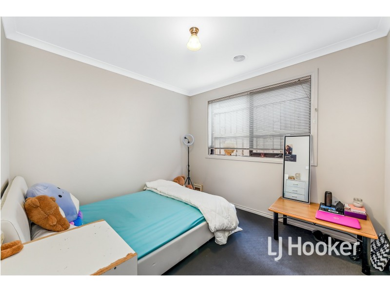 6 Sark Street, Clyde North VIC 3978