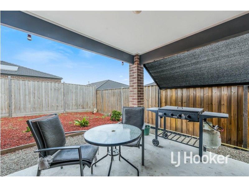 6 Sark Street, Clyde North VIC 3978