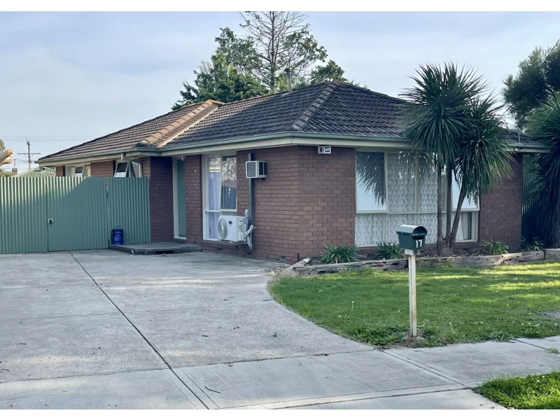 17 Rosalie Avenue, Cranbourne VIC 3977