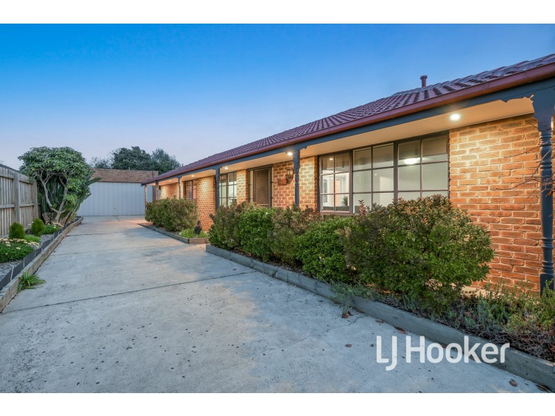 10 South Anderson Court, Cranbourne VIC 3977