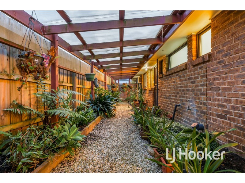 10 South Anderson Court, Cranbourne VIC 3977