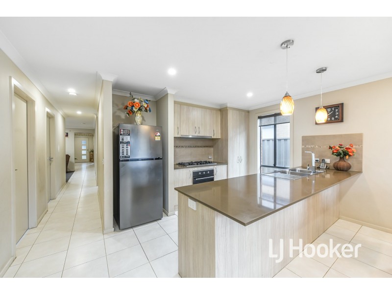 34 Cortula Road, Cranbourne East VIC 3977